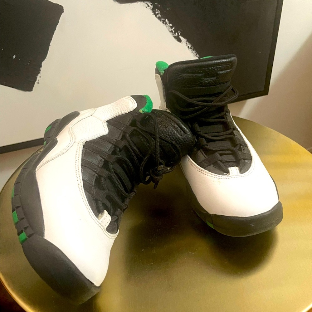 Gently worn Jordan 5Y (us) Jordan 10. Great condition. Open to negotiation.